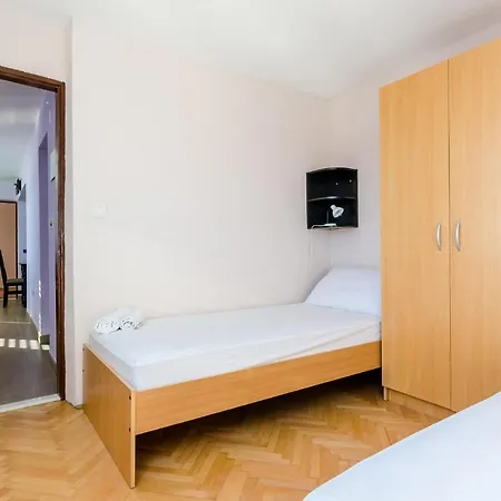 Nice In Lozica W/ 2 Bedrooms Apartment