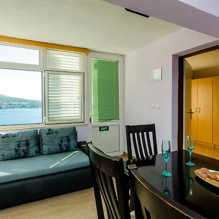 Nice In Lozica W/ 2 Bedrooms Διαμέρισμα