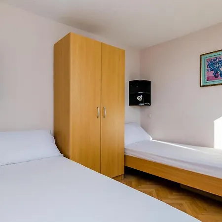 Nice In Lozica W/ 2 Bedrooms Διαμέρισμα *